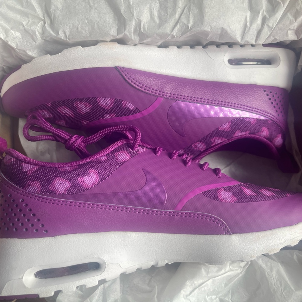 5.5Y/Women’s 7 Nike Air Max Thea’s